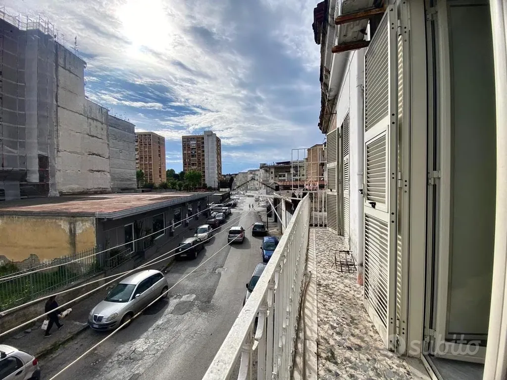 Balcon - 3-Room Apartment with Balcony in Naples