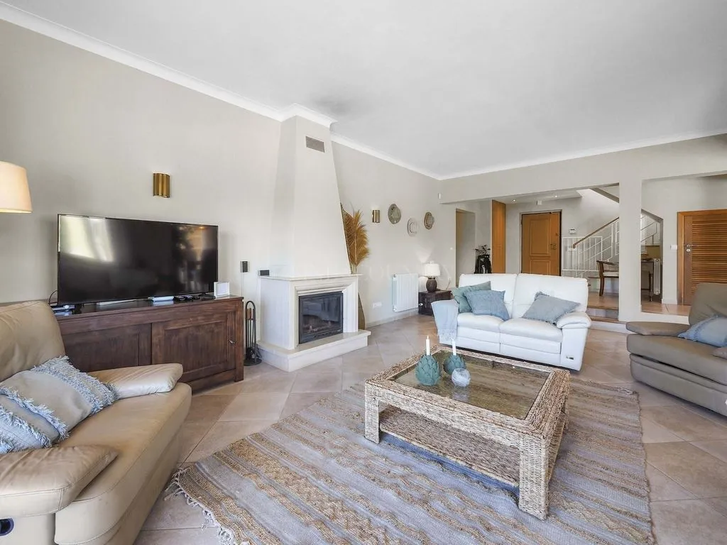 Elutuba - Luxury Villa with Golf Views in Estômbar