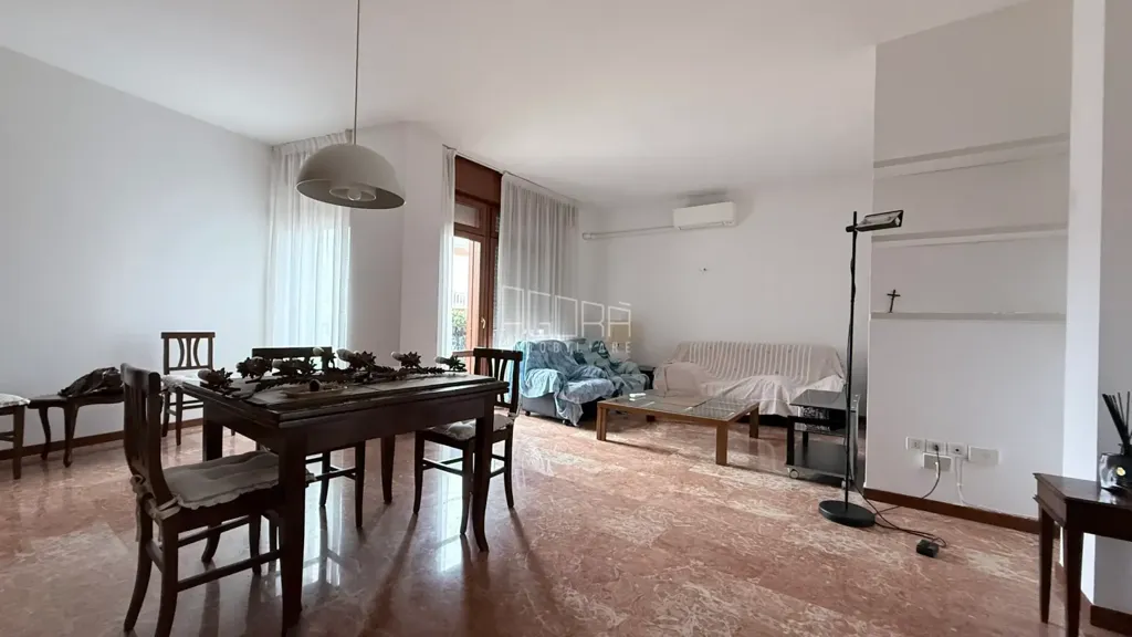 Sala da pranzo - 2-Bed Apartment with Balcony in Rovigo Centre