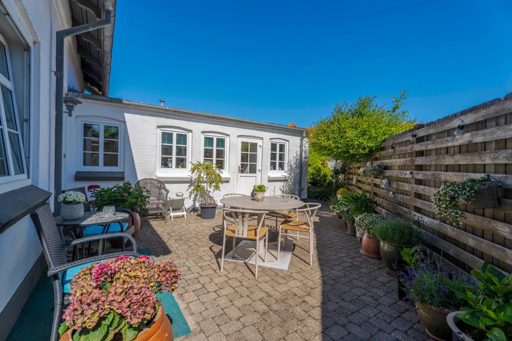 Terrazza - Villa with Two Apartments in Assens