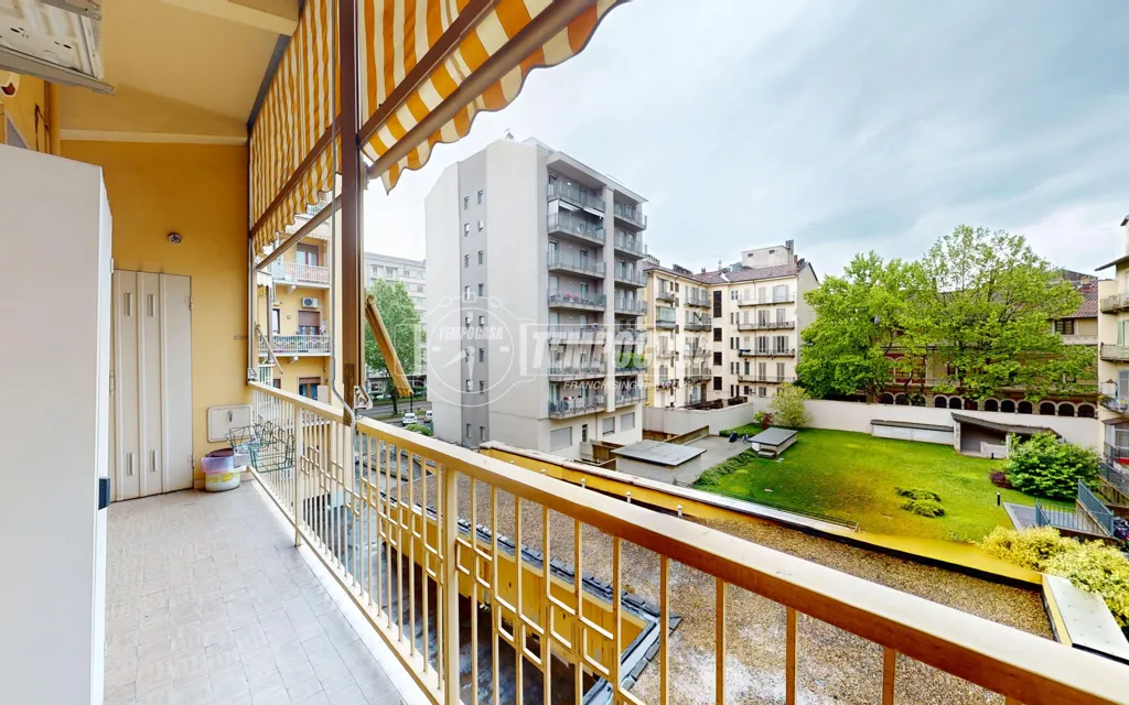 Balcon - Quadrilocale with Balcony in Crocetta, Turin