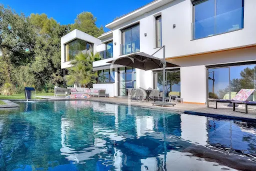 Piscine - Villa de Luxe avec Piscine à Mouans Sartoux