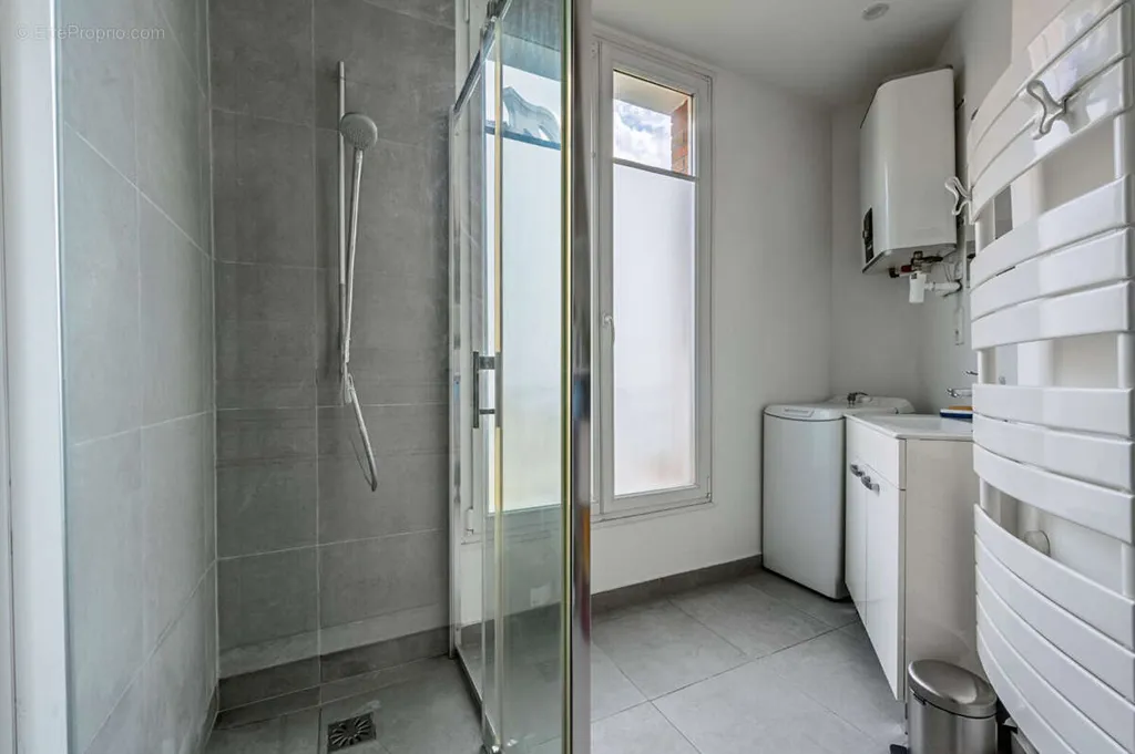 Vannitoad - Bright 2-Bed Flat in Montrouge