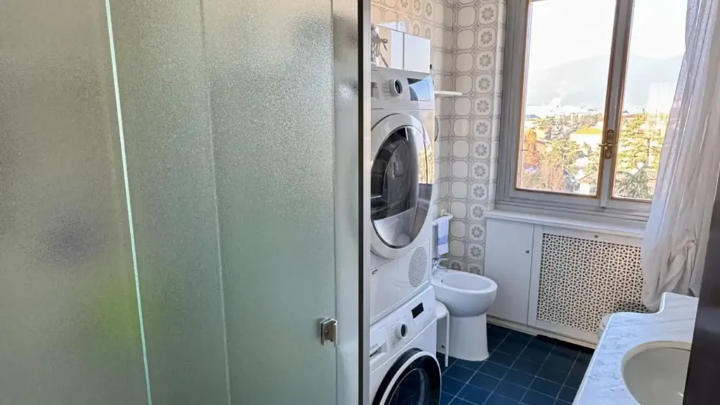 Bathrooms - Spacious Penthouse with Triple Exposure in Brescia
