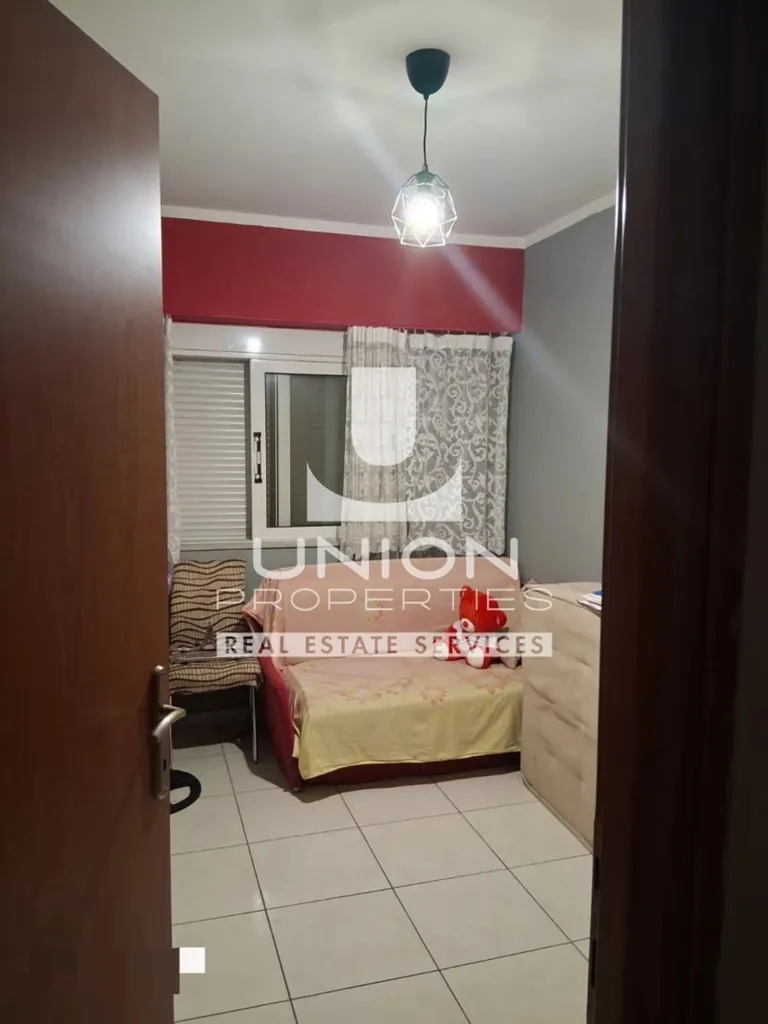 Schlafzimmer - Modern Apartment with City View in Drapetsona