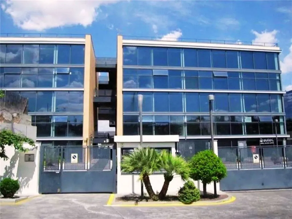 Esterno - Modern Loft with Garage in Industrial Zone