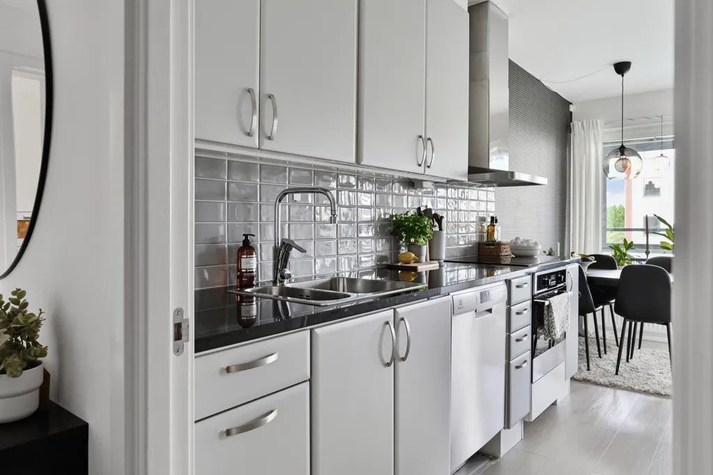 Kitchen - Stylish Two-Bedroom with Balcony in Märsta