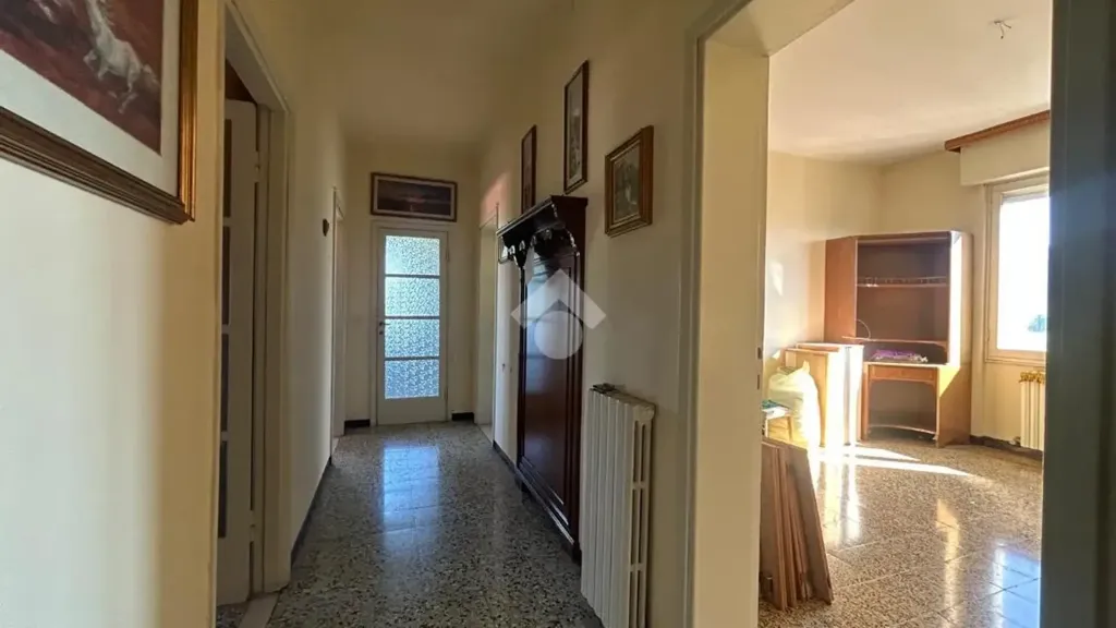 Esik - 3-Room Apartment with Balcony in Brescia