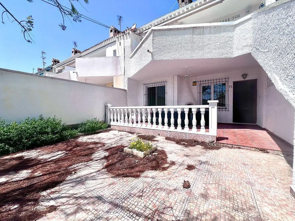 Terrass - Bungalow with Garden and Terrace in La Regia