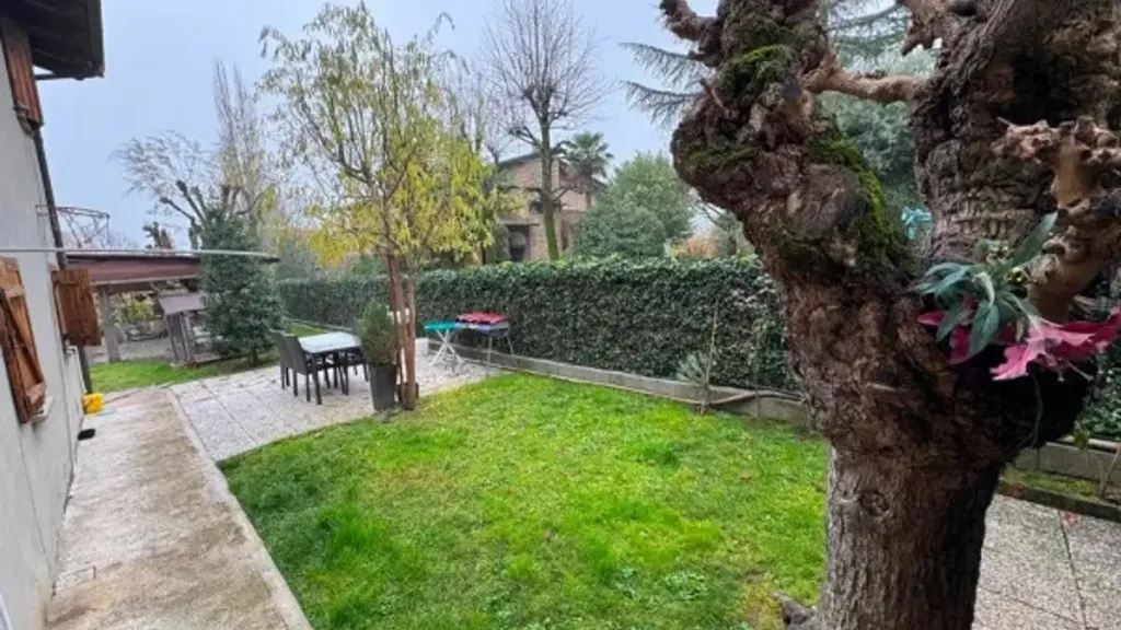 Giardino - Rustic Villa with Garden in Castelvetro di Modena