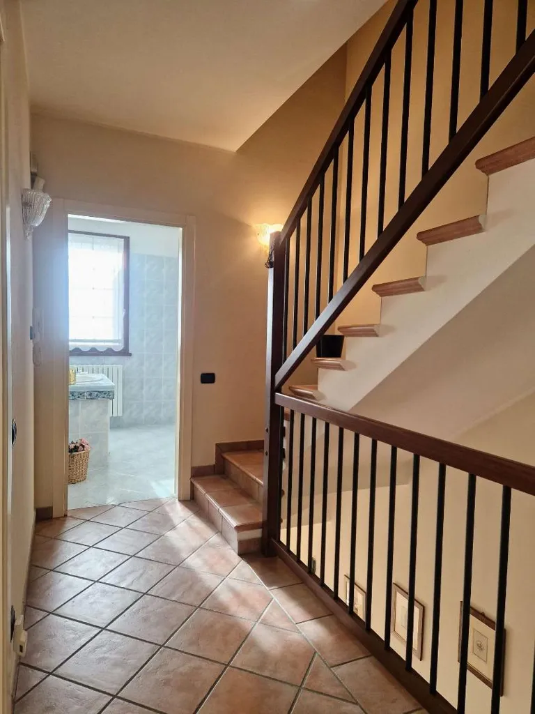 Stanze - Corner Semi-Detached Villa with Garden in Rubiera
