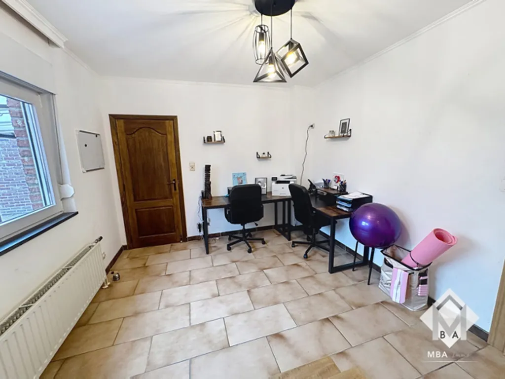 Bureau - Villa avec Panneaux Solaires et Jardin à Awans Othée