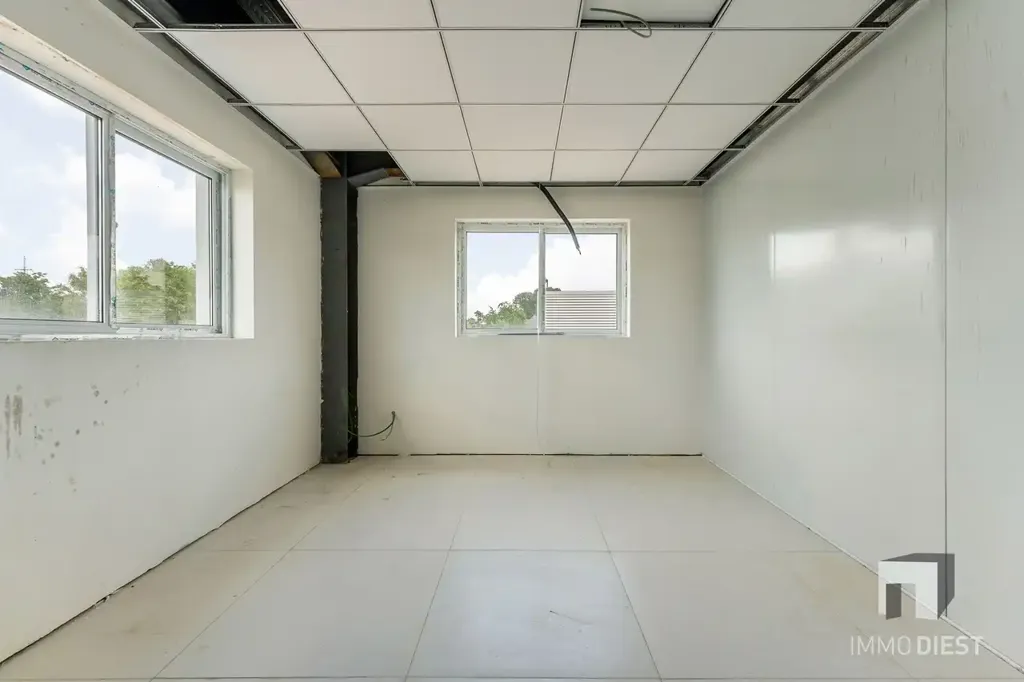 Pièces - Nouveau Bureaux en KMO à Diest