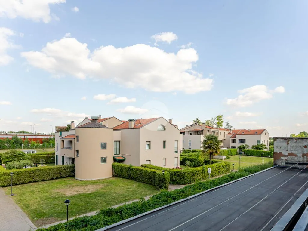 Õhuvaade - Rear-Facing Two-Bedroom Flat in Bollate