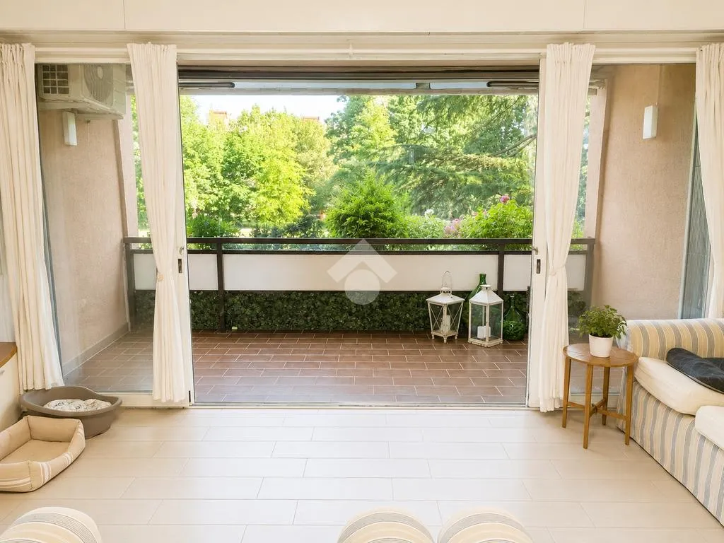 Soggiorno - Appartamento con loggia e affaccio sul verde a Basiglio