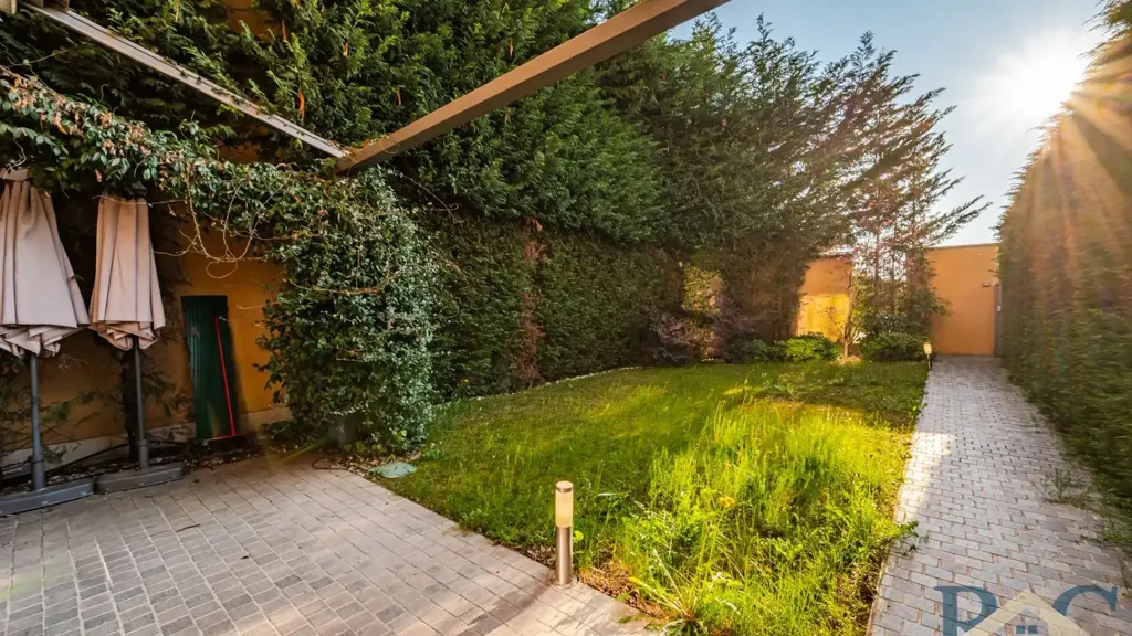 Aed - Trilocale with Private Garden in Milan