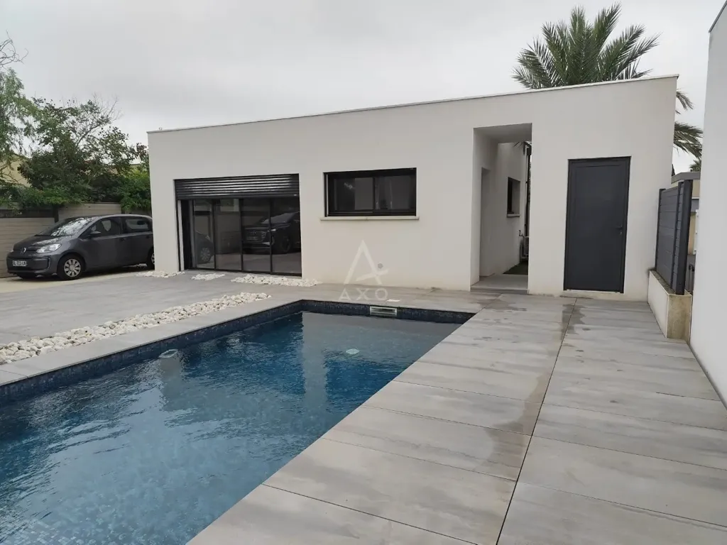 Piscine - Villa Contemporaine avec Piscine à Agde