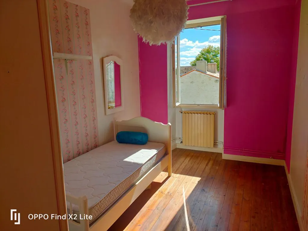 Chambres - Maison en Pierre à Rénover avec Terrain à Surgères