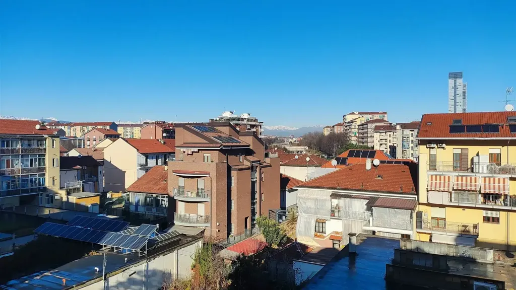 Balcon - Brightly Laid-out Flat with Balcony in Moncalieri
