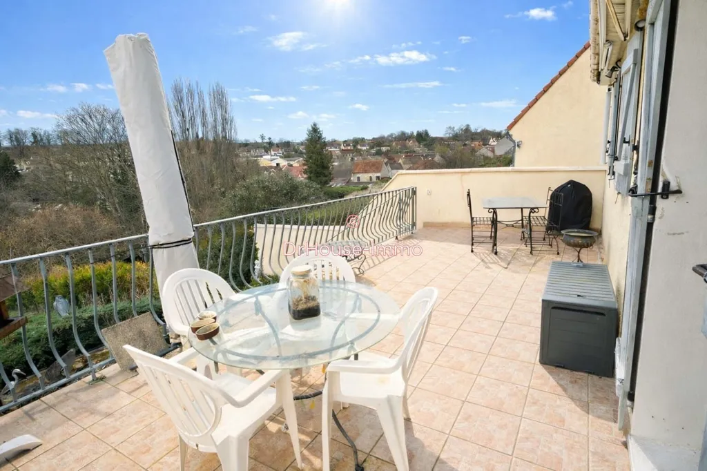 Terrass - House with Large Garden in Gaillon sur Montcient