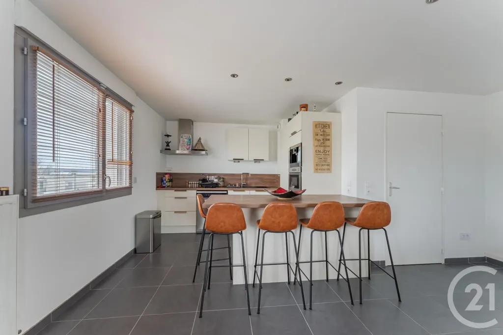 Köök - 4-Bed Flat with Rooftop Terrace in Saint-Priest
