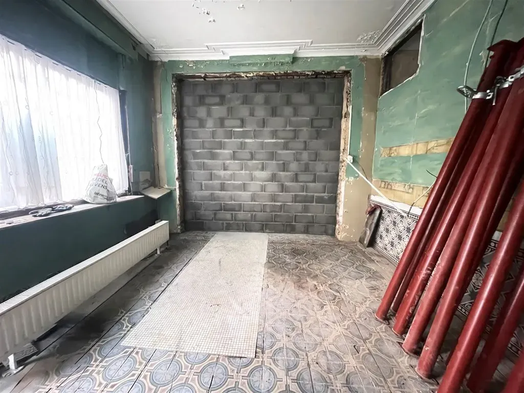 Toad - 3-Faced House Awaiting Renovation in Aulnois