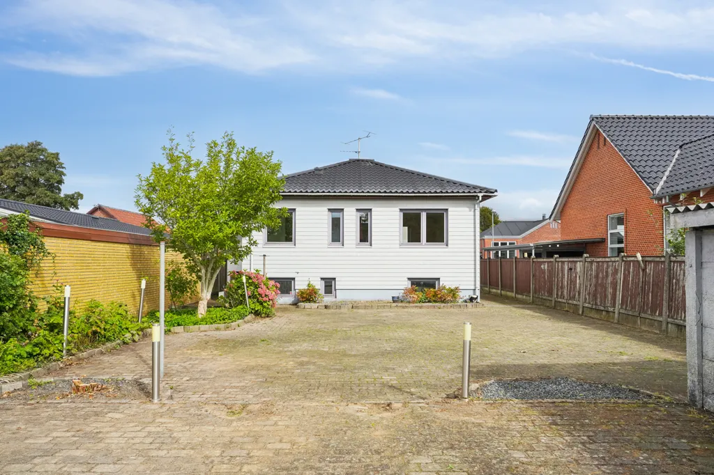 Extérieur - Villa with Potential for Renovation in Herning