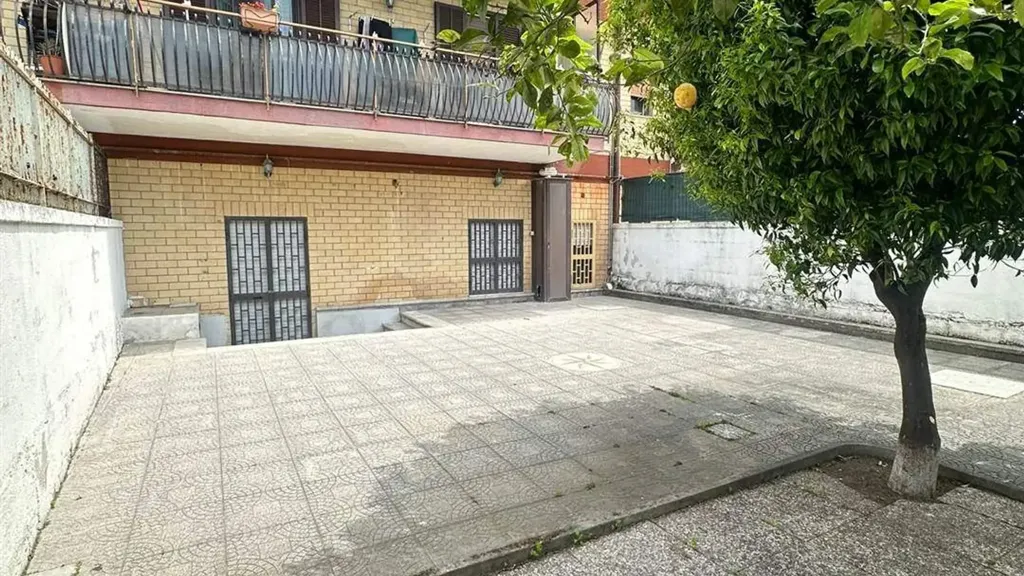 Aed - Ground Floor Apartment with Private Courtyard in Castel Volturno