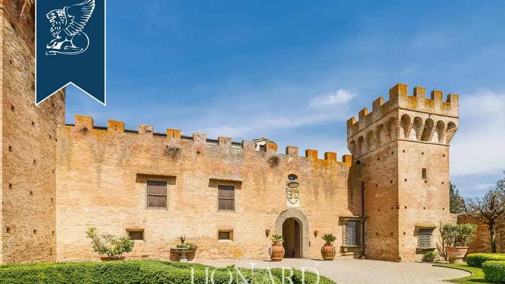 Extérieur - Historic Castle with Vineyards near Florence