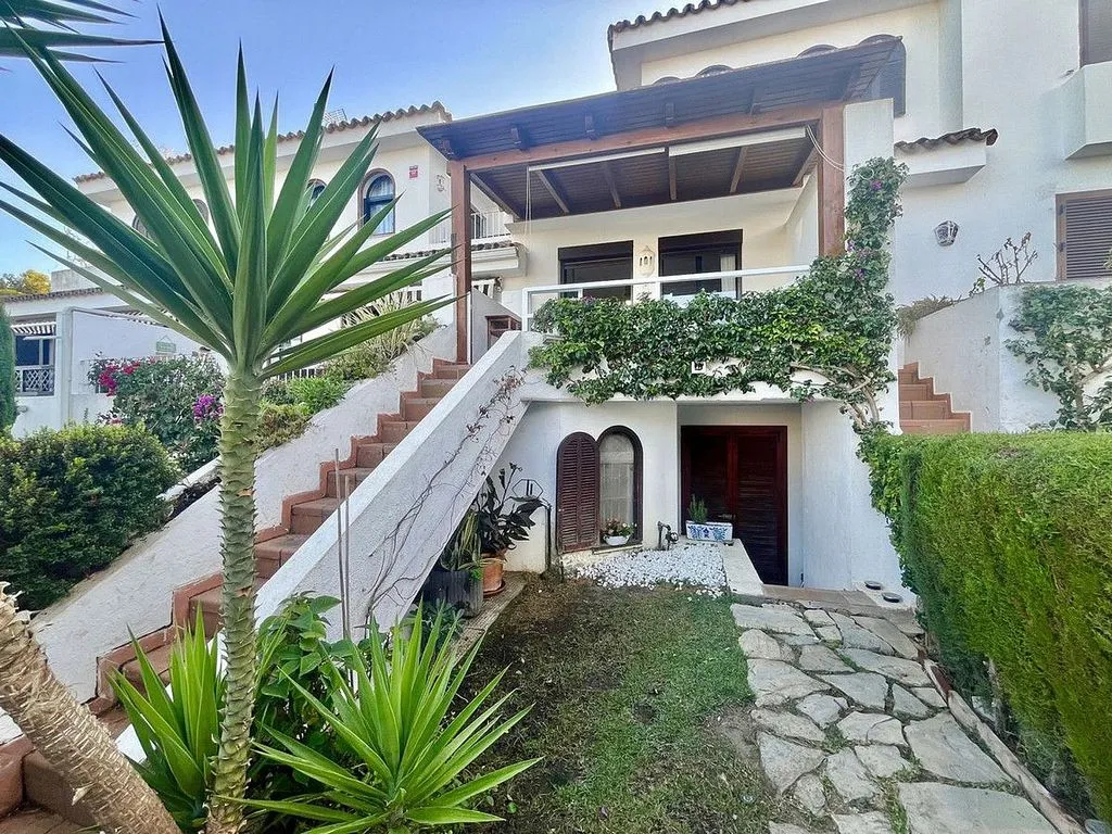 Toad - Terraced House with Pool in Urban Centre