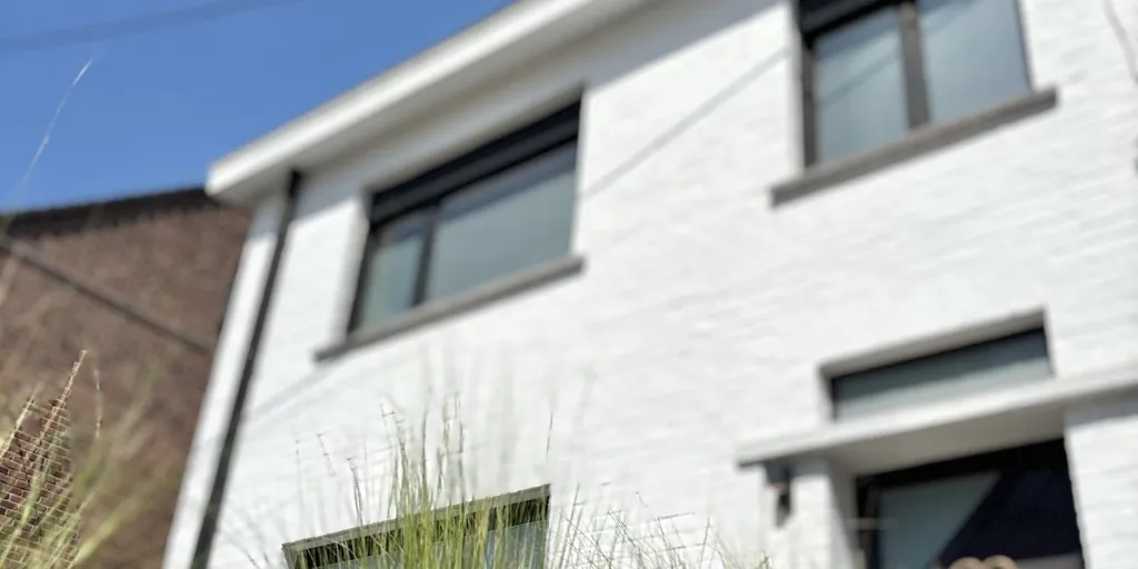 Extérieur - Maison Rénovée avec Garage à Tiegem