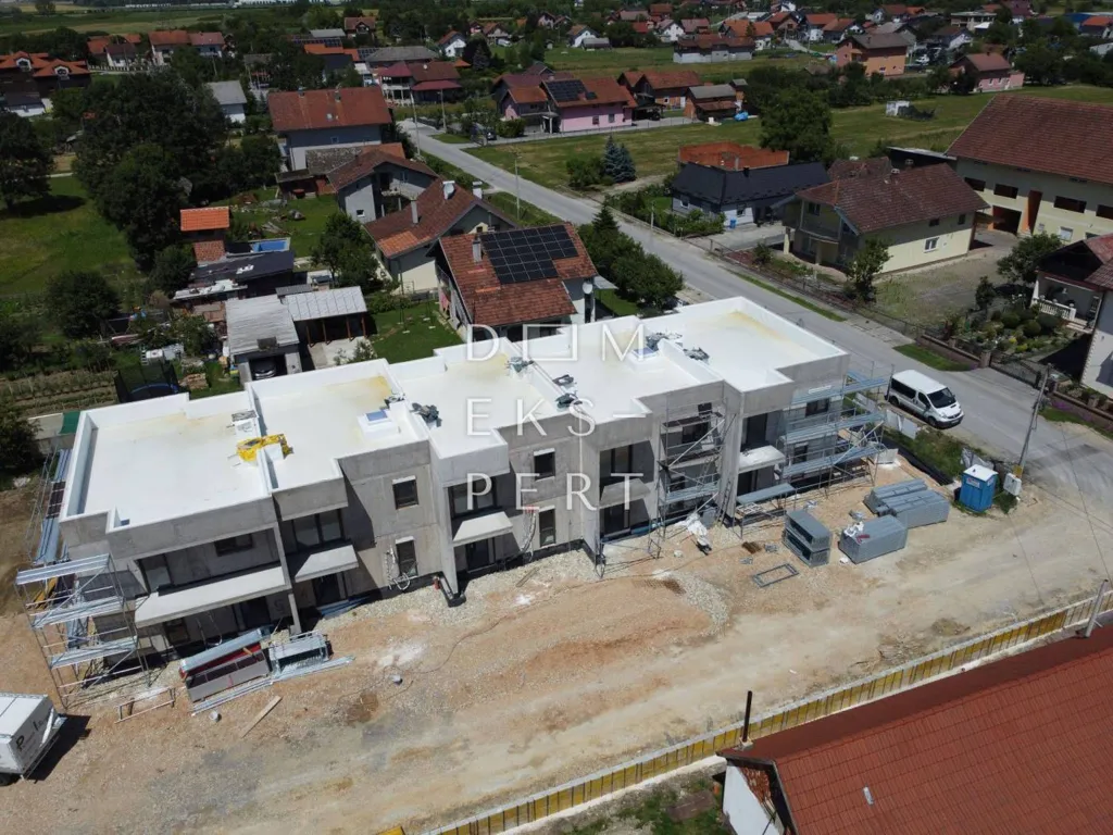 Õhuvaade - Two-Storey Apartment with Garden in Rugvica