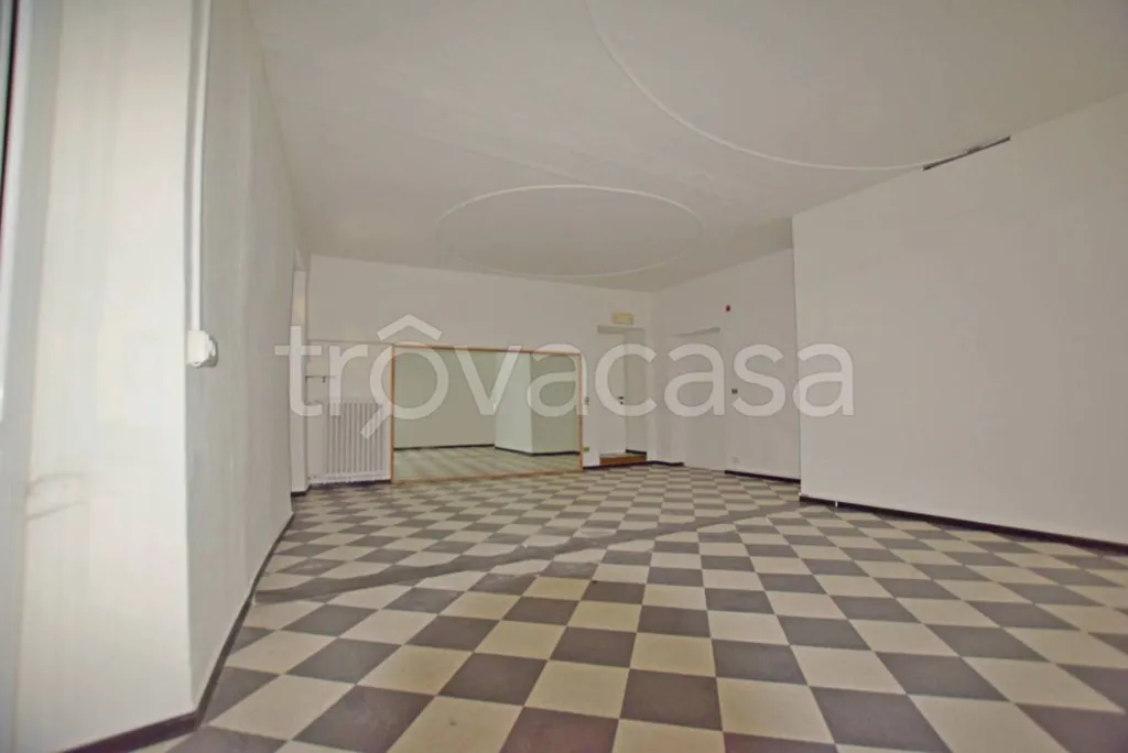 Pièces - Commercial Property with Balcony in Mondovì