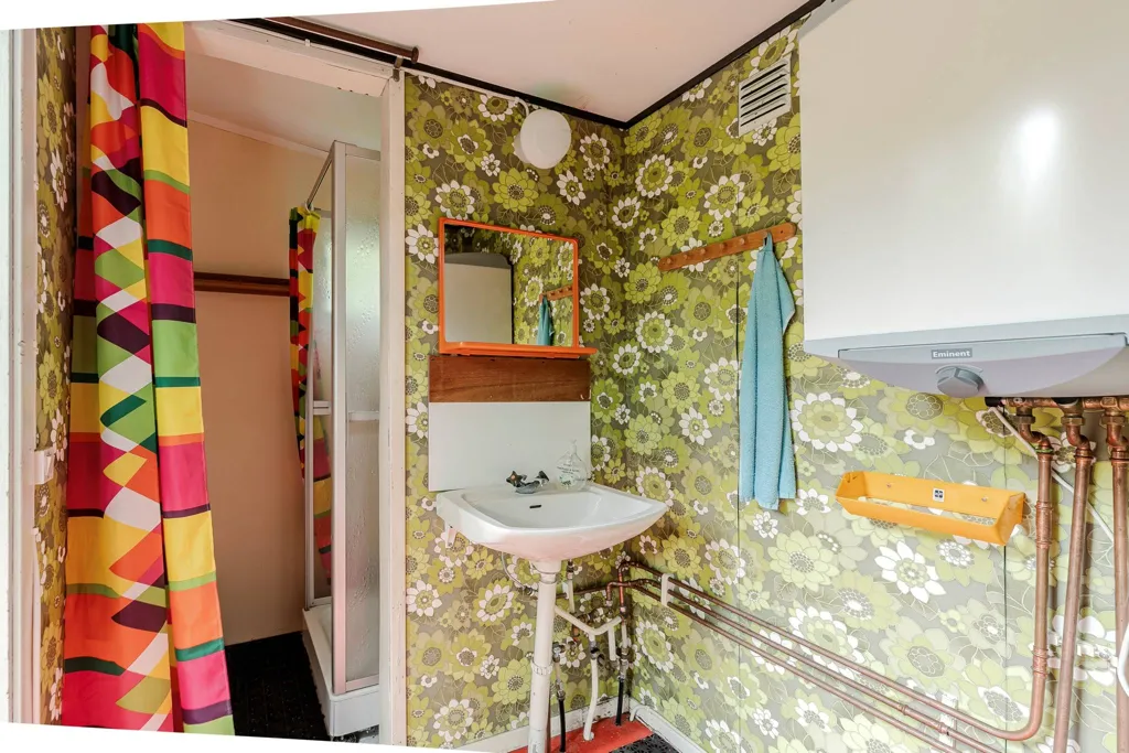 Bathrooms - Cottage with Private Boat Dock in Olarp