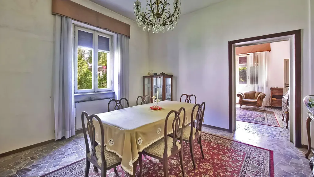 Salle à manger - Bifurcated Villa with Garden in Villa Guardia