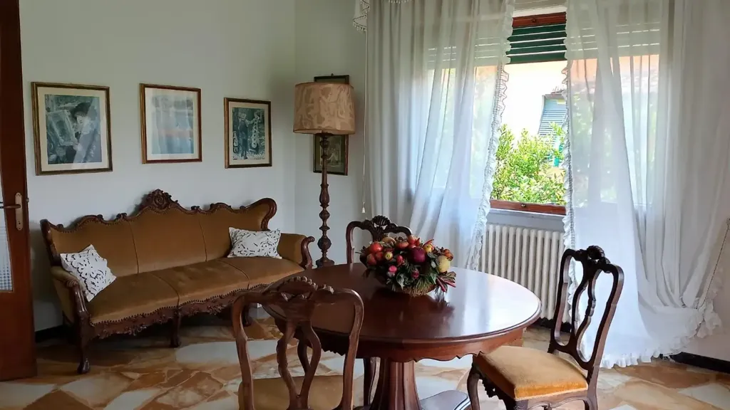 Söögituba - Villa with Garden in Moriano, Lucca