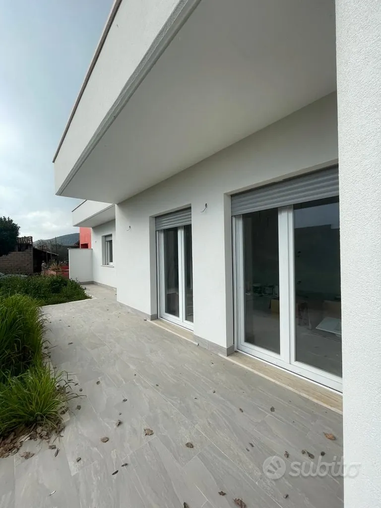 Terrasse - Modern Villa with Garden in Basiano