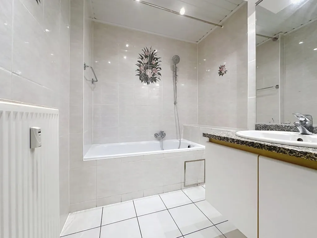 Salles de bain - Appartement avec Balcons à Jette, Avenue de l'Exposition