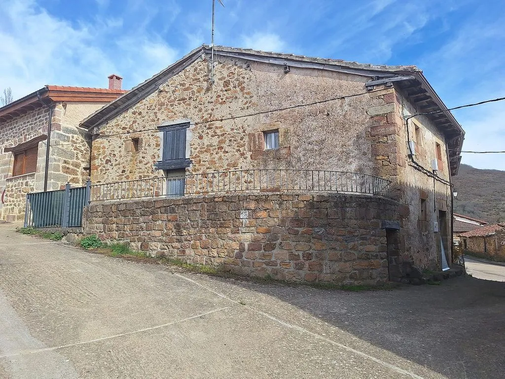 Välivaade - Rustic Stone House with Mountain View in Vergaño