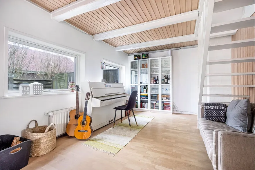 Séjour - Mixed-Use Property with Parking in Aalborg