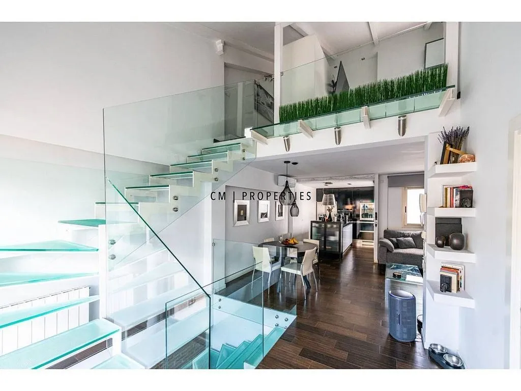 Pièces - Duplex with Terrace in Exposició, Valencia
