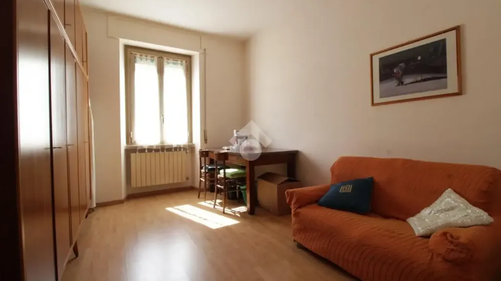 Chambres - Rear-Facing Apartment with Balcony in Terni