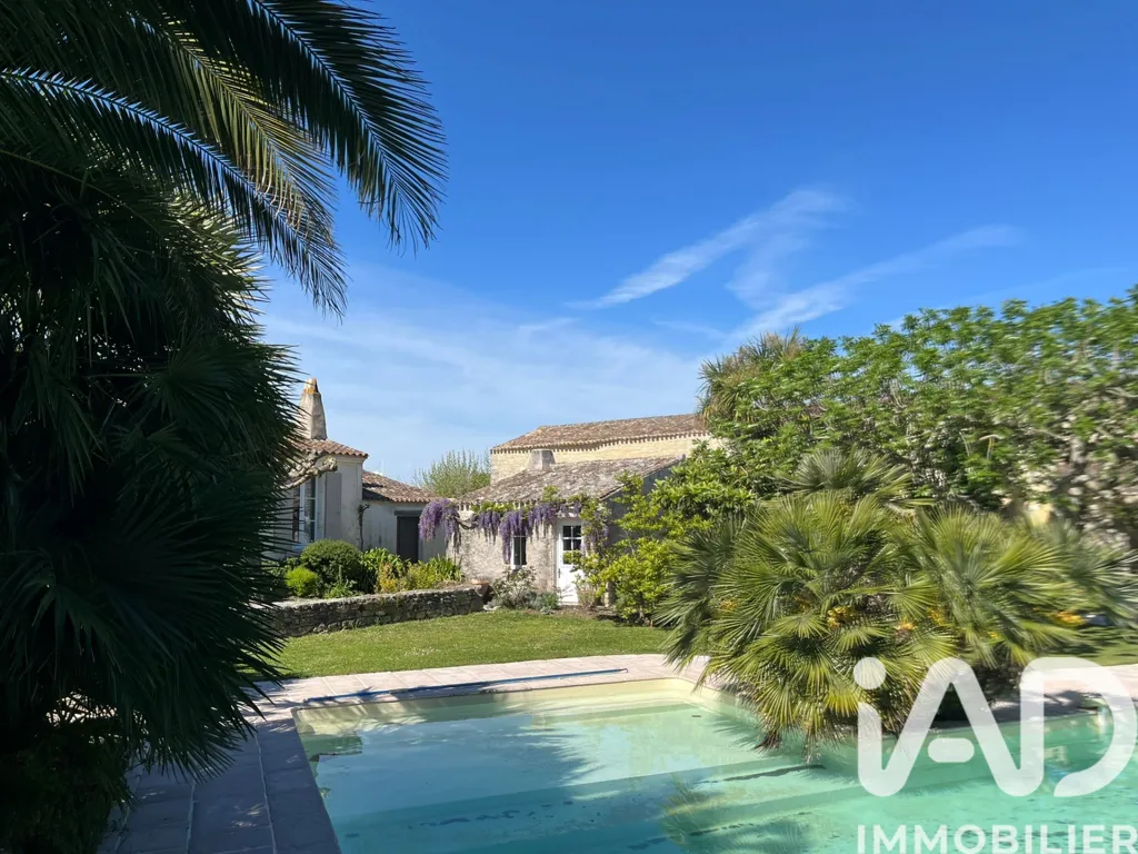 Piscina - 17th-Century Manor with Pool in Saint-Pierre-d'Oléron