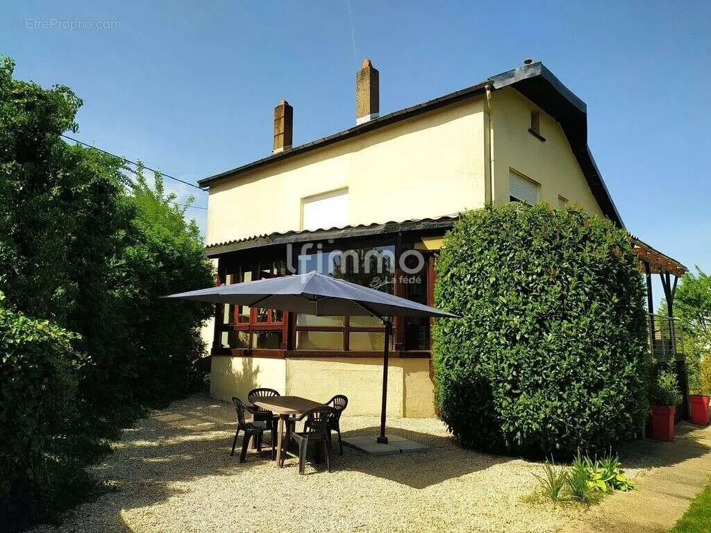 Maison 7 pièces à Chateau-Rouge