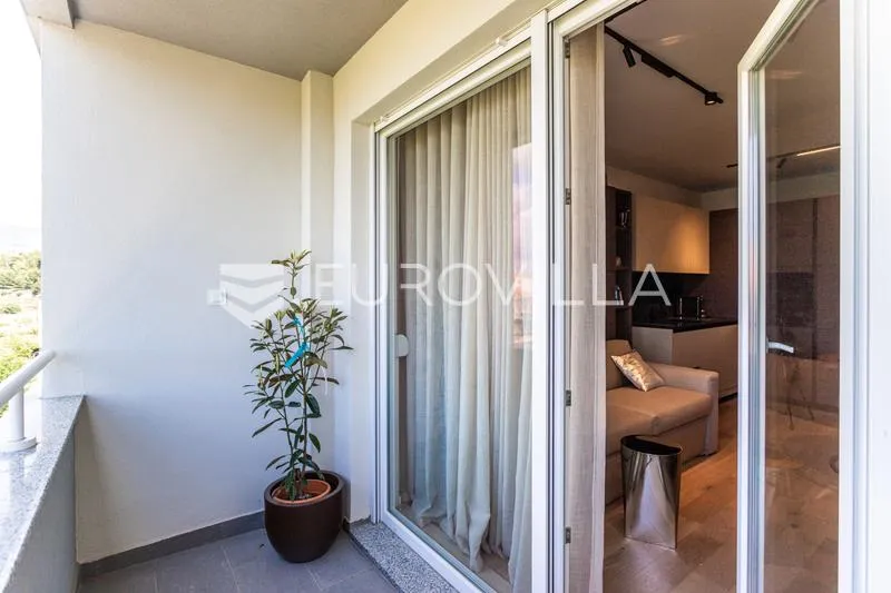 Balcon - Modern Studio Apartment with Loggia in Sirobuja, Split