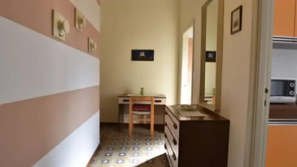 Entrée - Spacious 3-Room Apartment with Balcony in Loano
