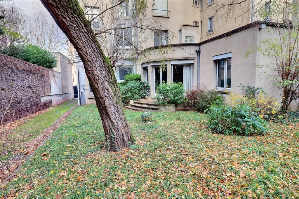 Garden - Duplex Apartment with Private Garden in Chamalières