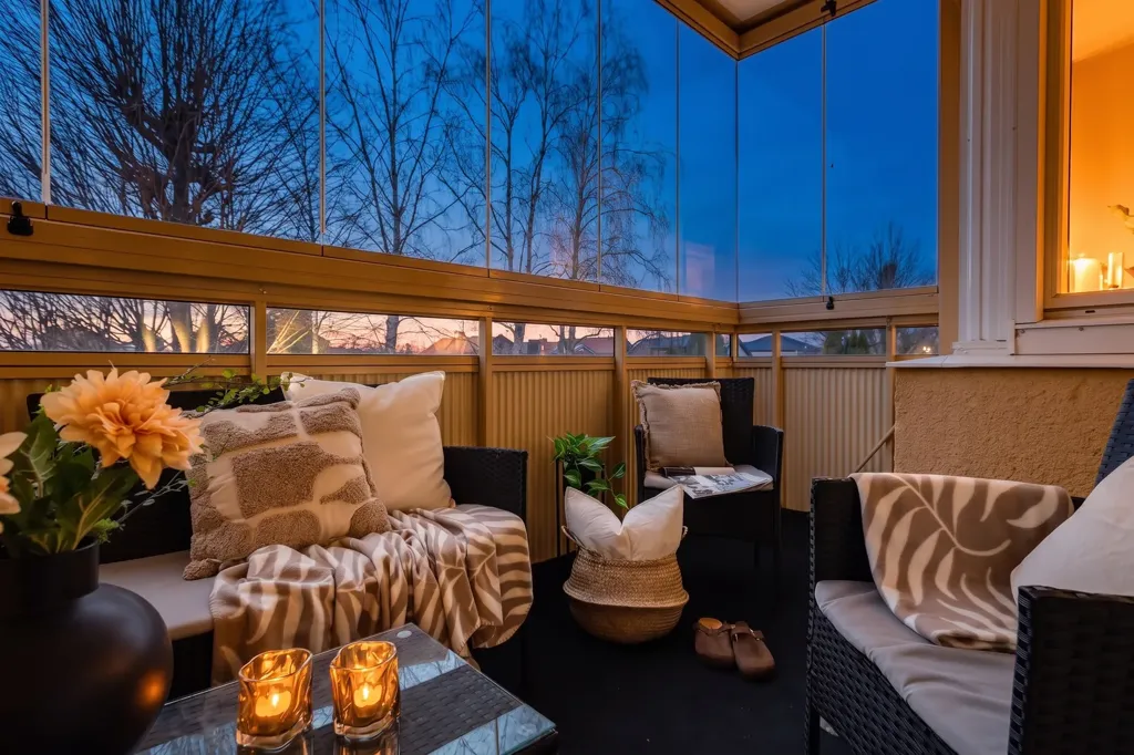 Balcon - Two-Bedroom Flat with Balcony in Örebro