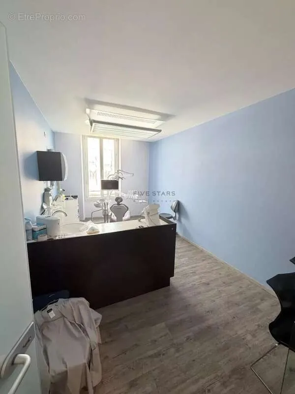Kabinet - Luxury Apartment with Business Potential in Nice