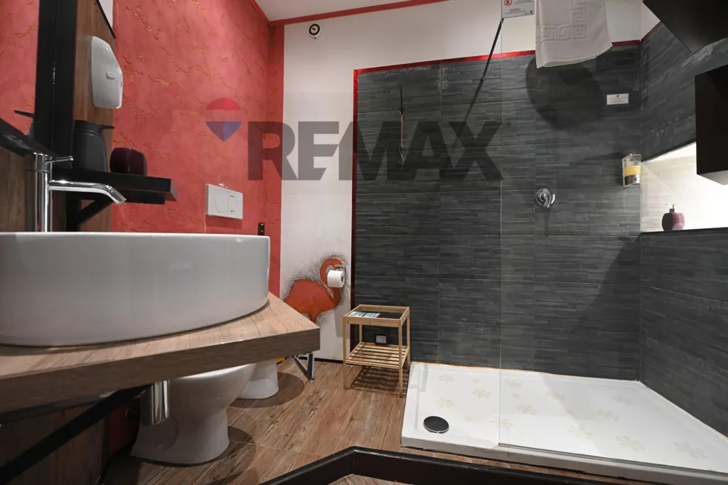 Salles de bain - Renovated Apartment with Two Balconies in Modena Centre